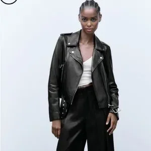 【未使用】ZARA WOMAN 黒 本革ライダースジャケット XS(24) ☆ZARAザラ本革 オーバーサイズ レザーライダースジャケット